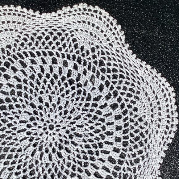 Vintage Handmade Ivory/White Crochet Lace Doily Centerpiece Decor 11" Round - Picture 3 of 6